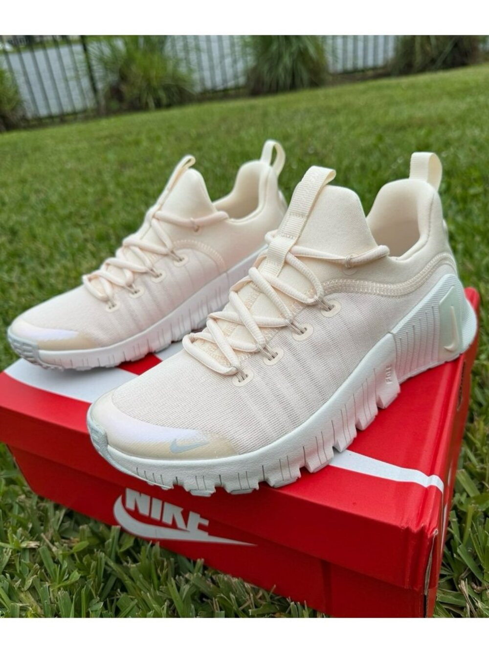7.5 WOMEN’S NIKE FREE METCON 6 FJ7126-112 CHALK WHITE RUNNING SNEAKERS